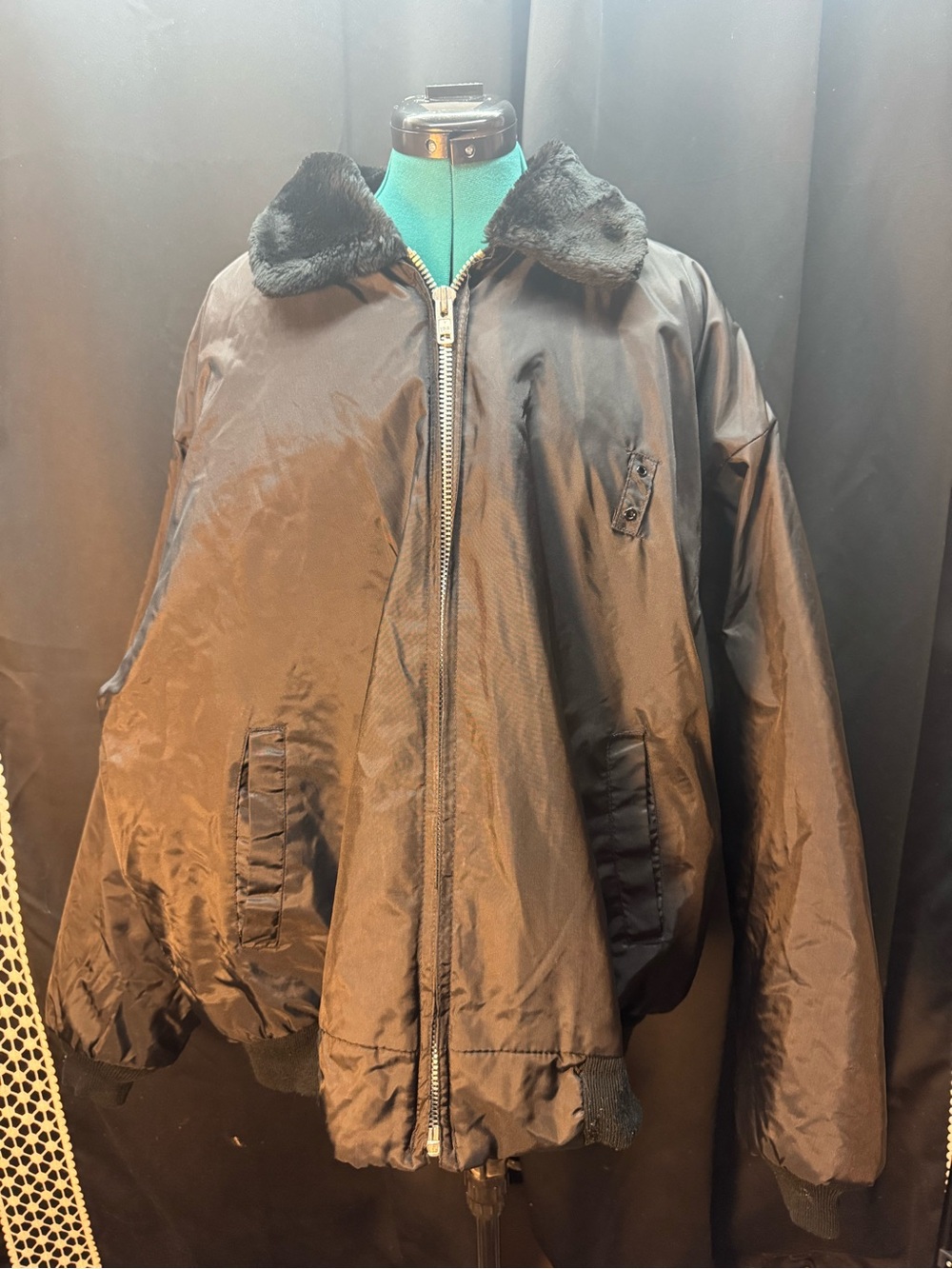 Vintage Men's Black Military-Style Bomber Jacket with Faux Fur Collar